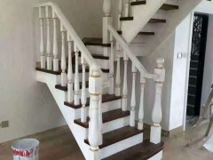 重庆栏杆厂家电话_九龙坡区发鑫石膏装饰提供不错的豪安实木楼梯