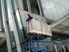 铝合金门窗制作-名声好的钢化玻璃公司