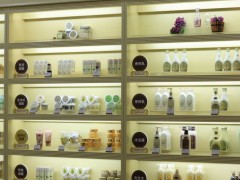 山西化妆品展柜厂家_在哪能够买到优良的化妆品展柜